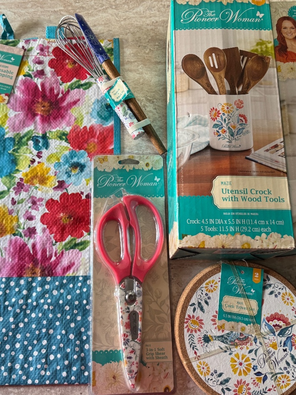 The Pioneer Woman Mazie Collection Bundle | New Kitchen Gift Set - Picture 11 of 11